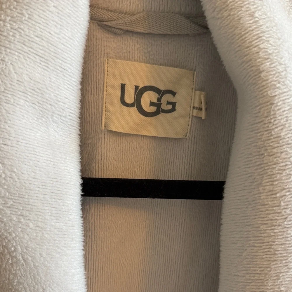 UGG Soft Gray Robe - Picture 2 of 9
